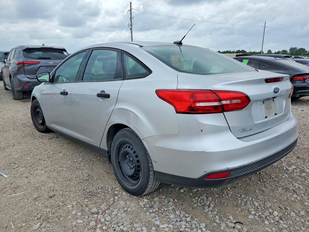 2017 Ford Focus S - Фото 2