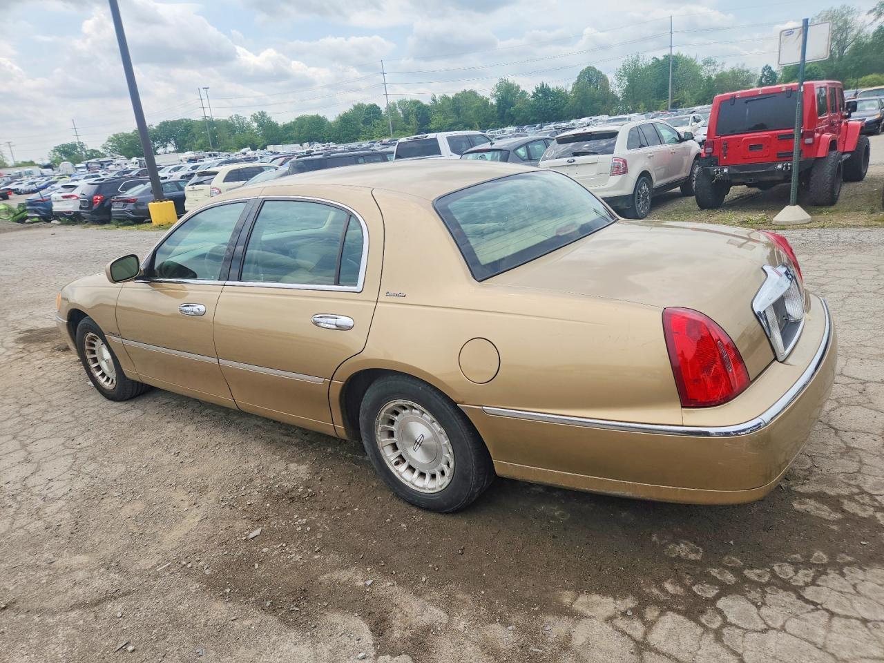 1998 Lincoln Town Car Executive - Фото 2