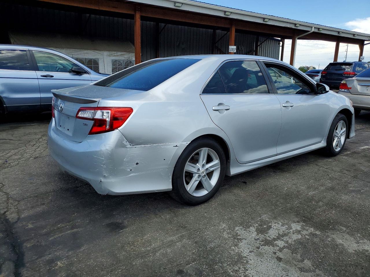 2013 Toyota Camry Se - Фото 3