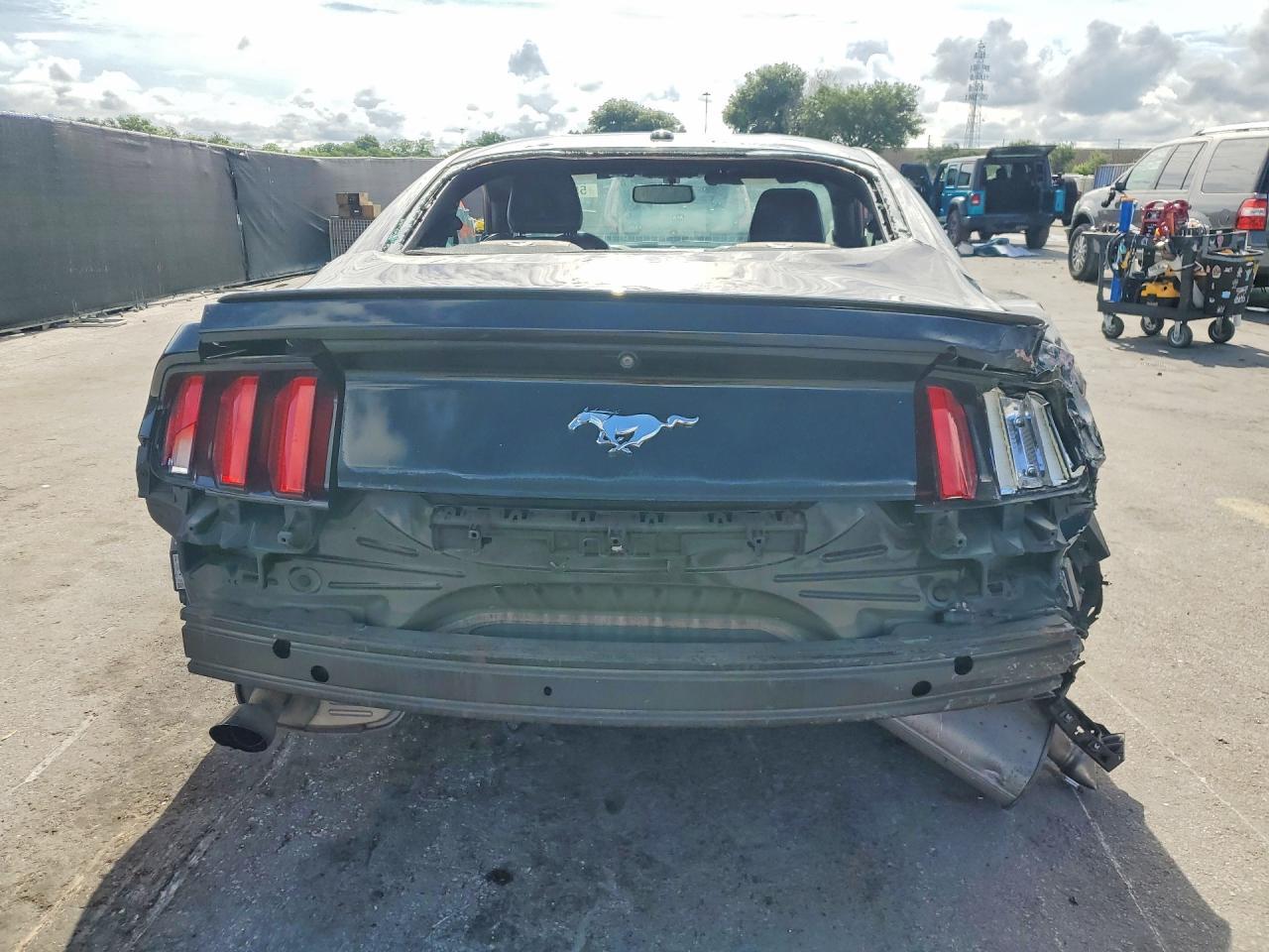 2016 Ford Mustang - Фото 6