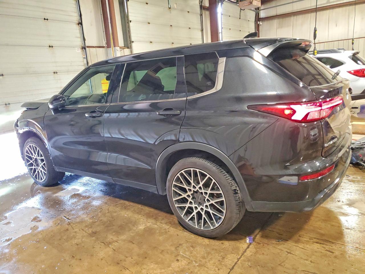 2023 Mitsubishi Outlander Sel/Sel Black Edition/Sel Tour - Фото 2