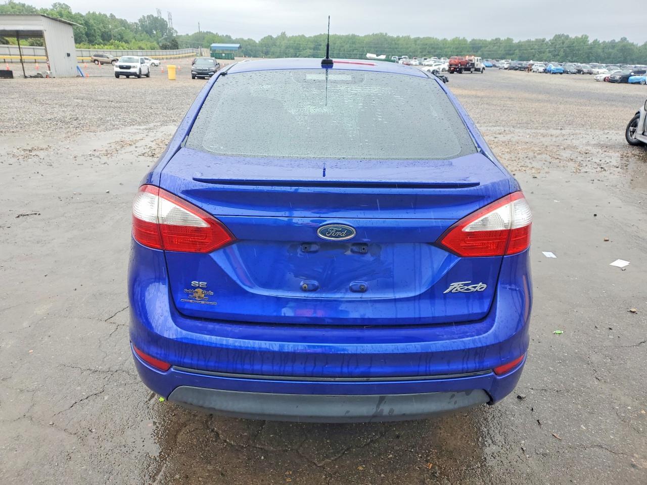2015 Ford Fiesta Se - Фото 6