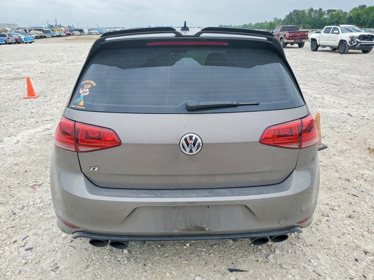 2016 Volkswagen Golf R - Image 6
