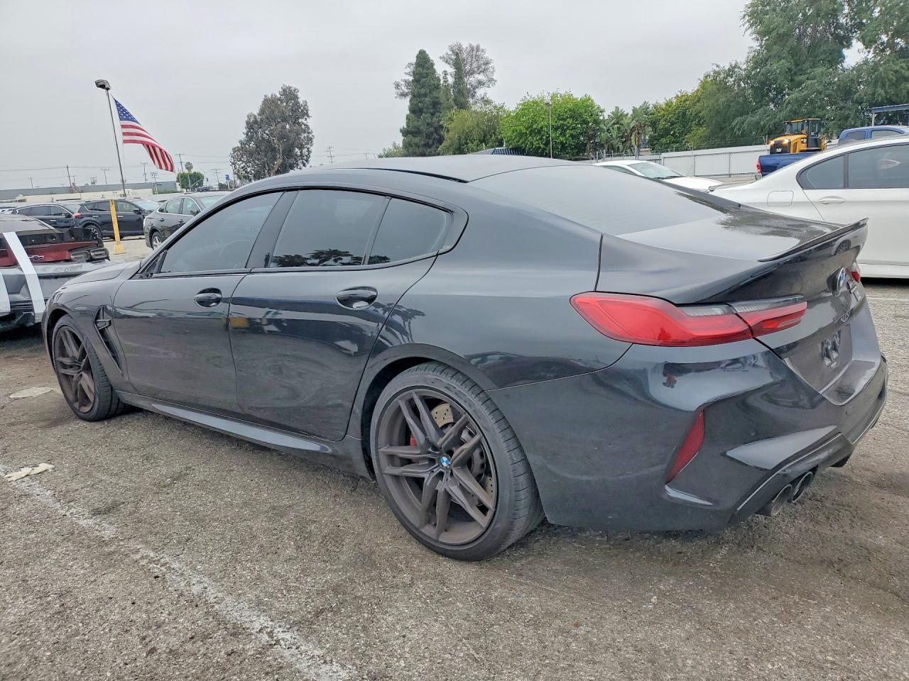 2022 BMW M8 - Фото 2