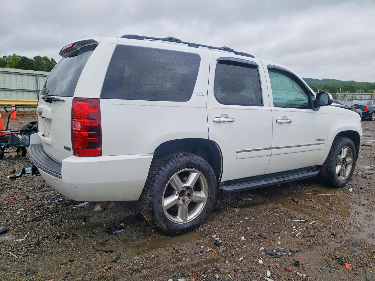 2011 Chevrolet Tahoe K1500 Ltz - Image 3