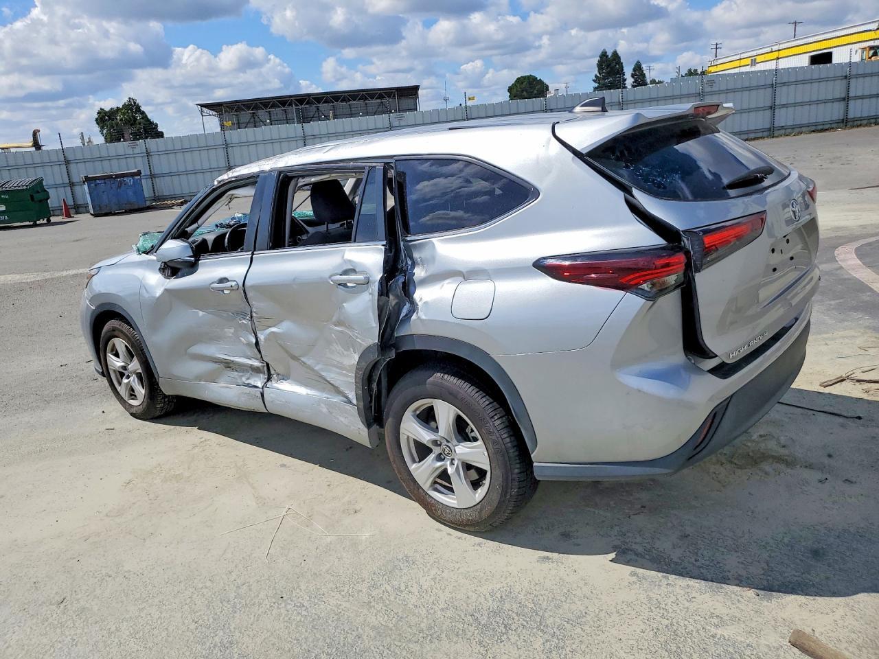 2024 Toyota Highlander Le - Image 2