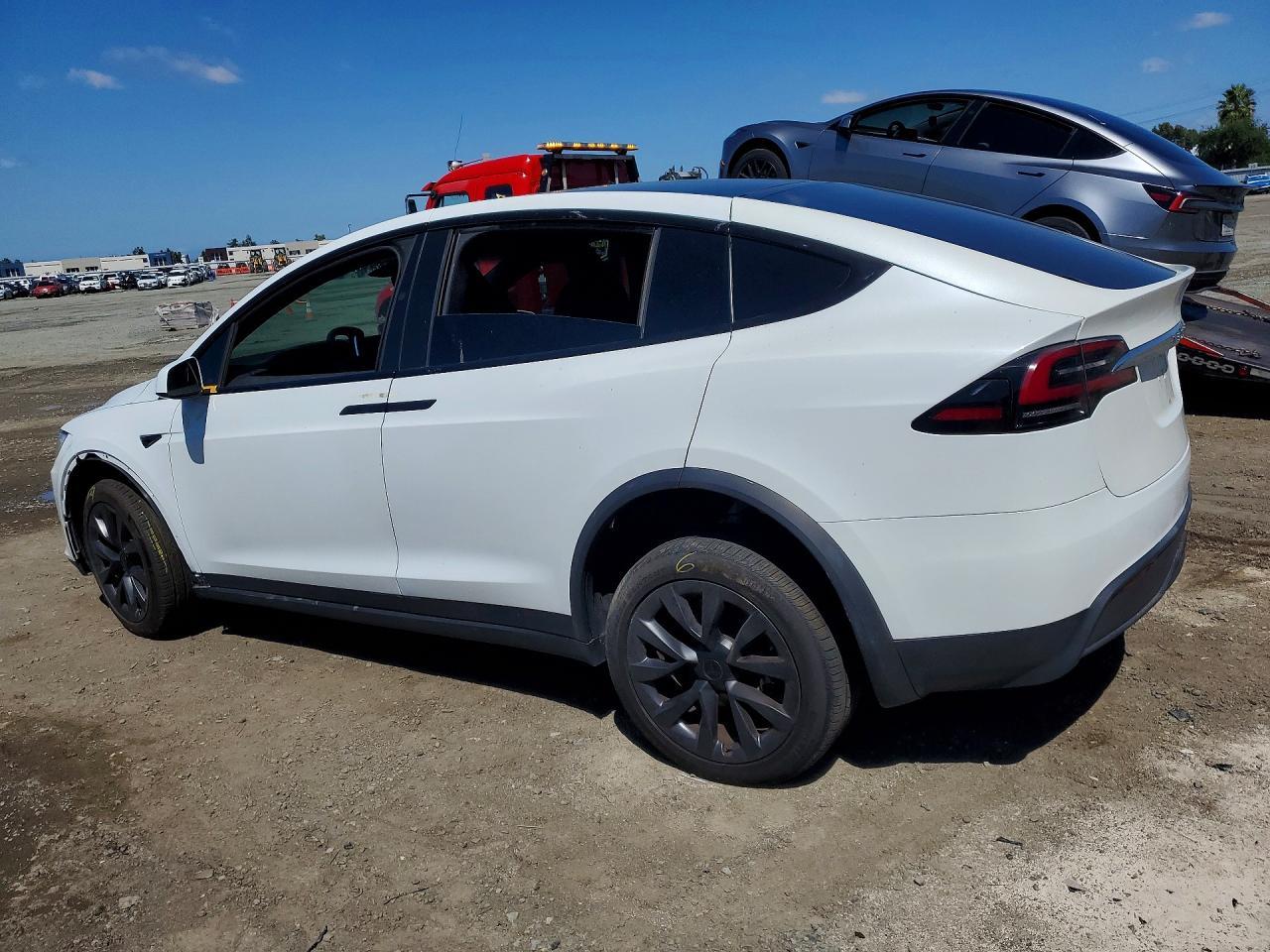 2023 Tesla Model X - Фото 2