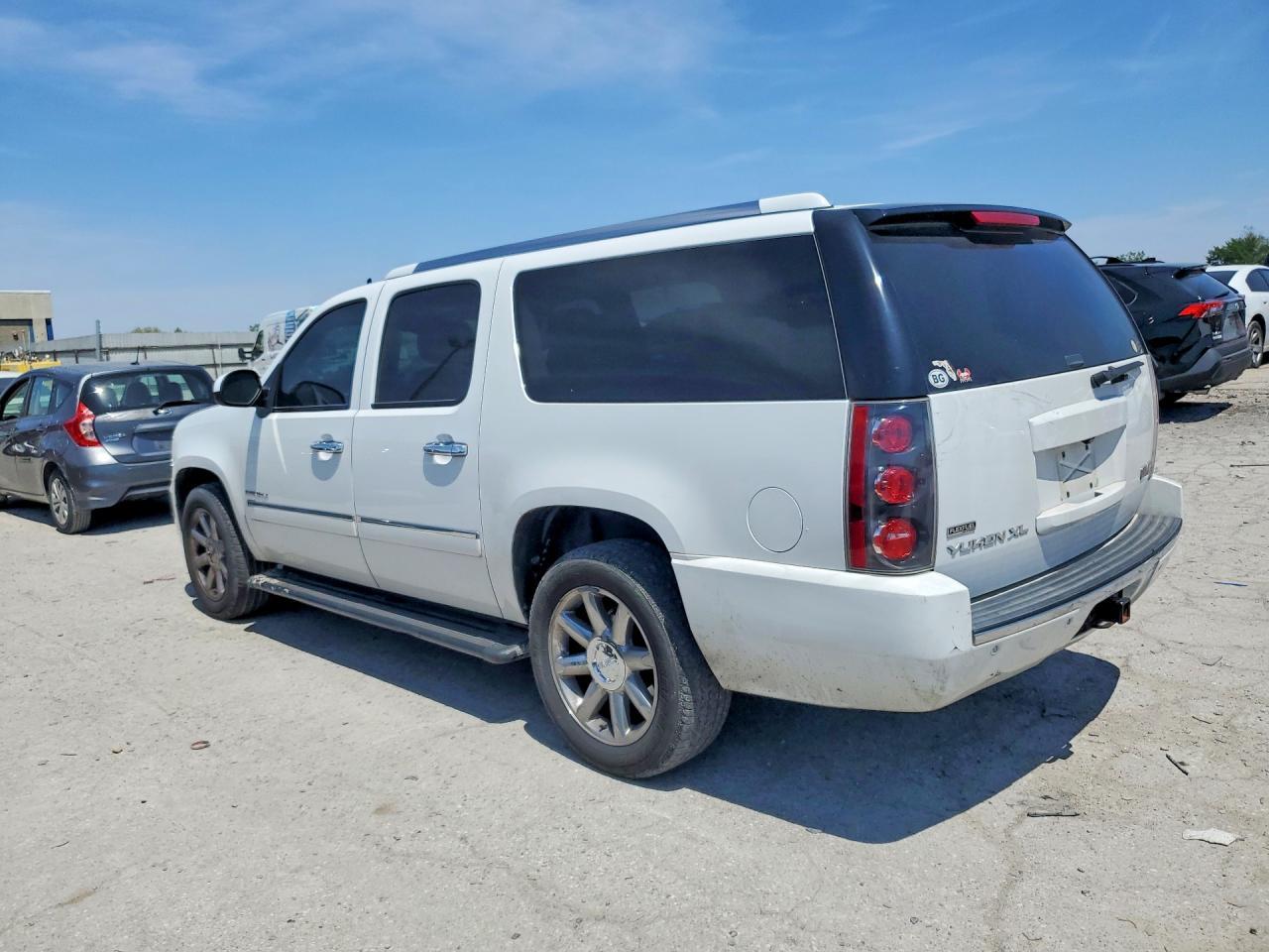 2012 GMC Yukon Xl Denali - Image 2