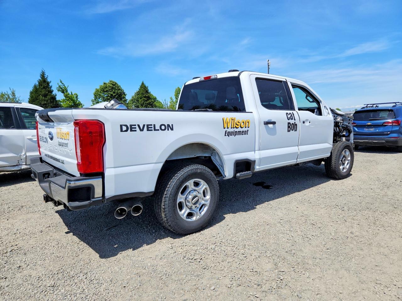 2025 Ford F250 Super Duty - Фото 3