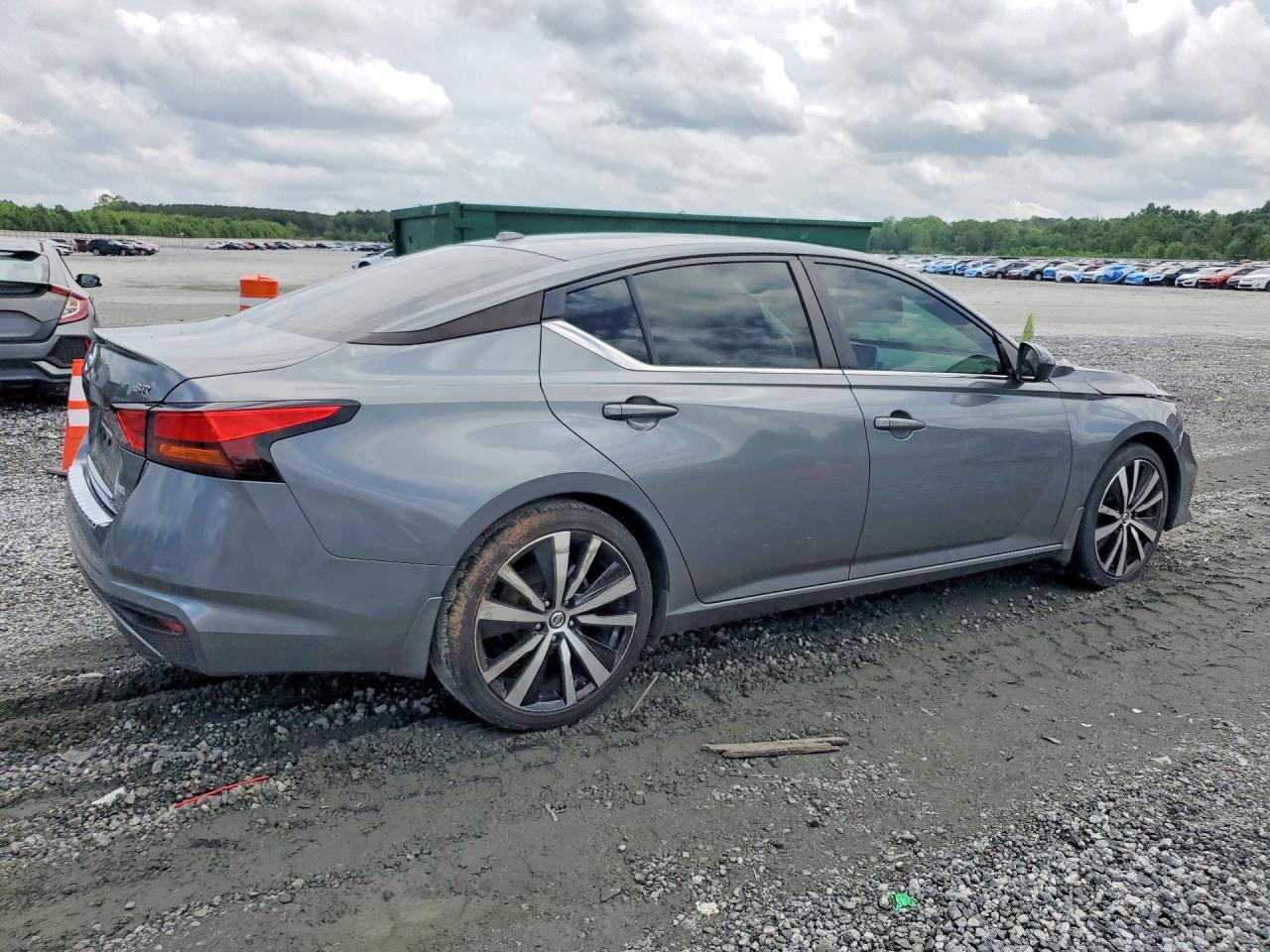 2021 Nissan Altima Sr - Фото 3