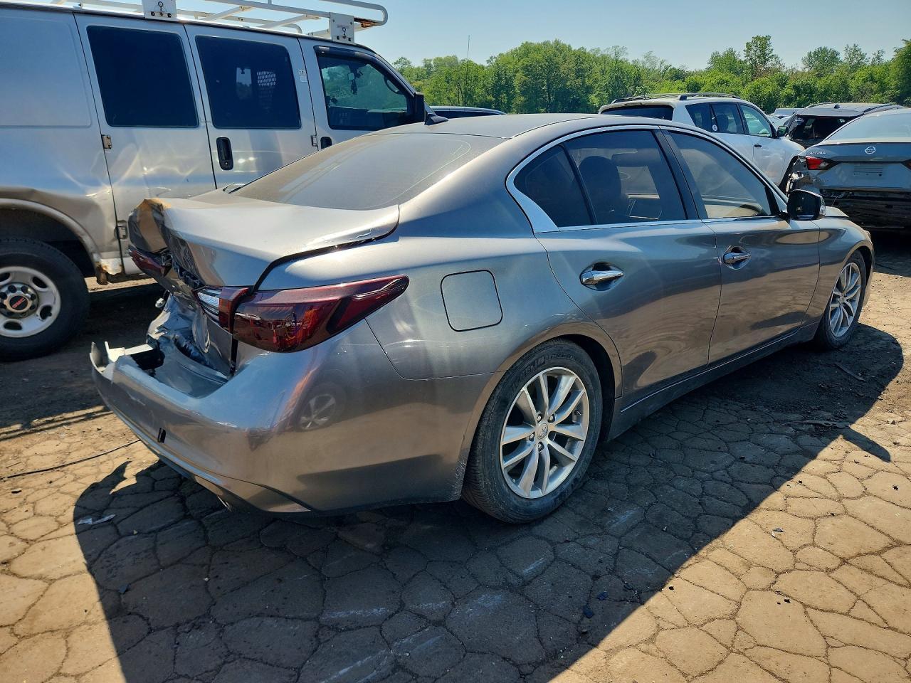 2018 Infiniti Q50 3.0T Luxe - Фото 3
