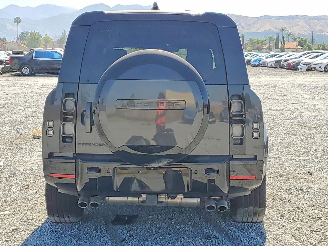 2024 Land Rover Defender 130 - Фото 6