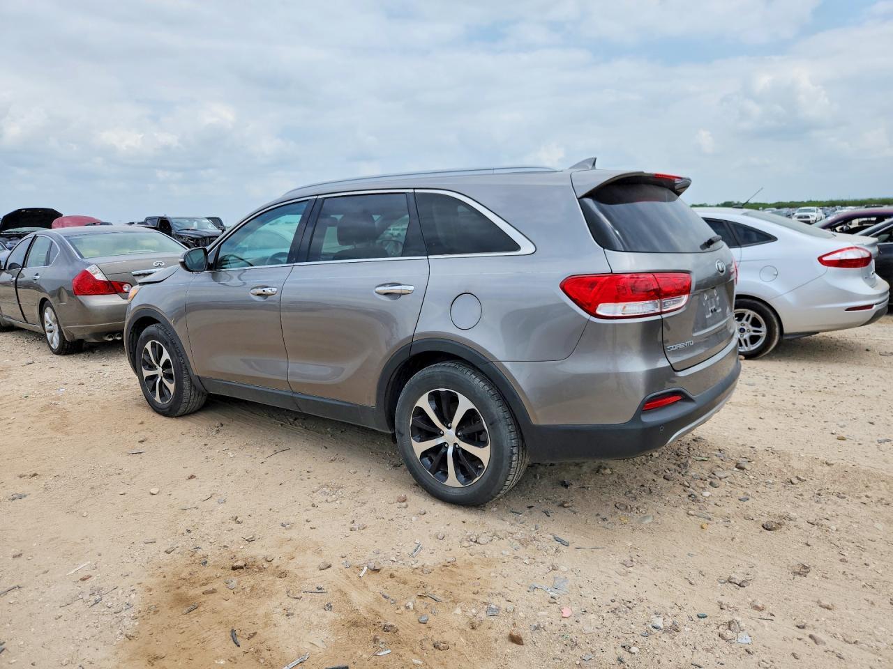 2017 Kia Sorento Ex - Image 2