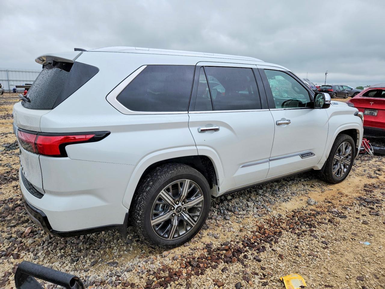 2023 Toyota Sequoia - Фото 3