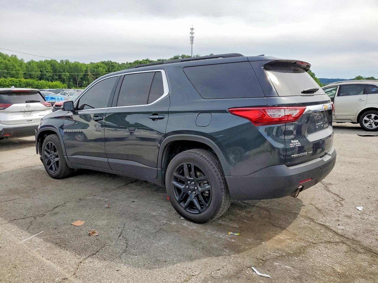 2021 Chevrolet Traverse Lt - Фото 2