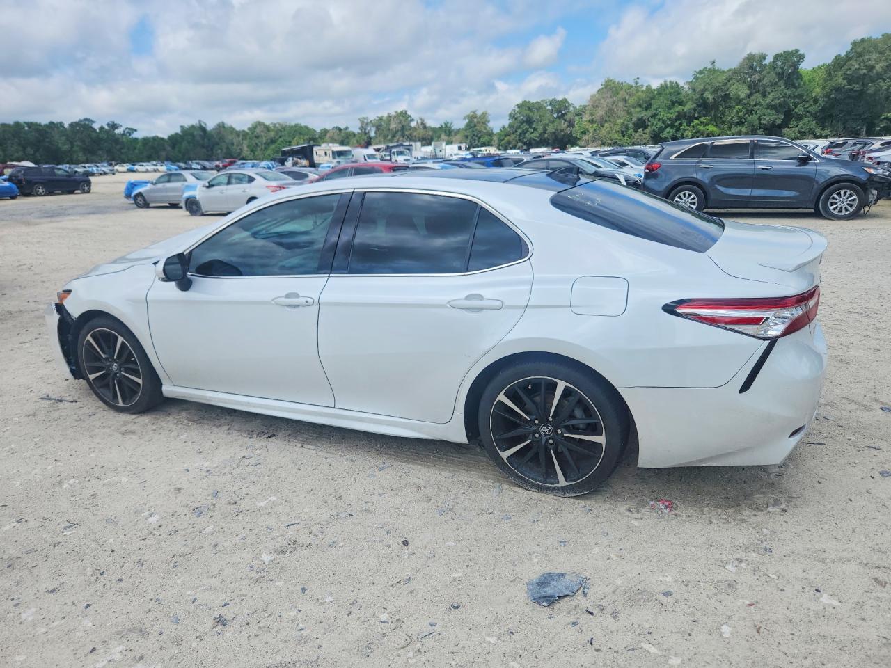 2020 Toyota Camry Xse - Фото 2