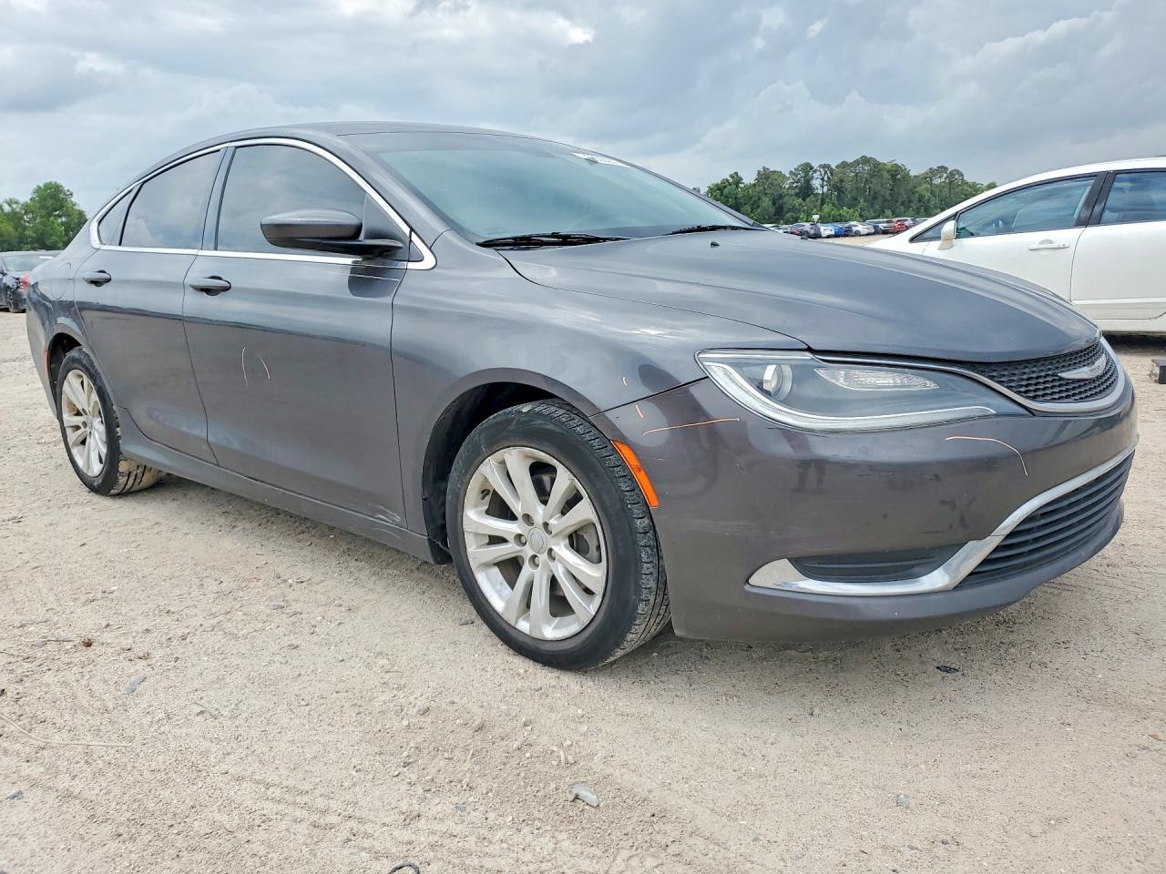 2016 Chrysler 200 Limited - Image 4