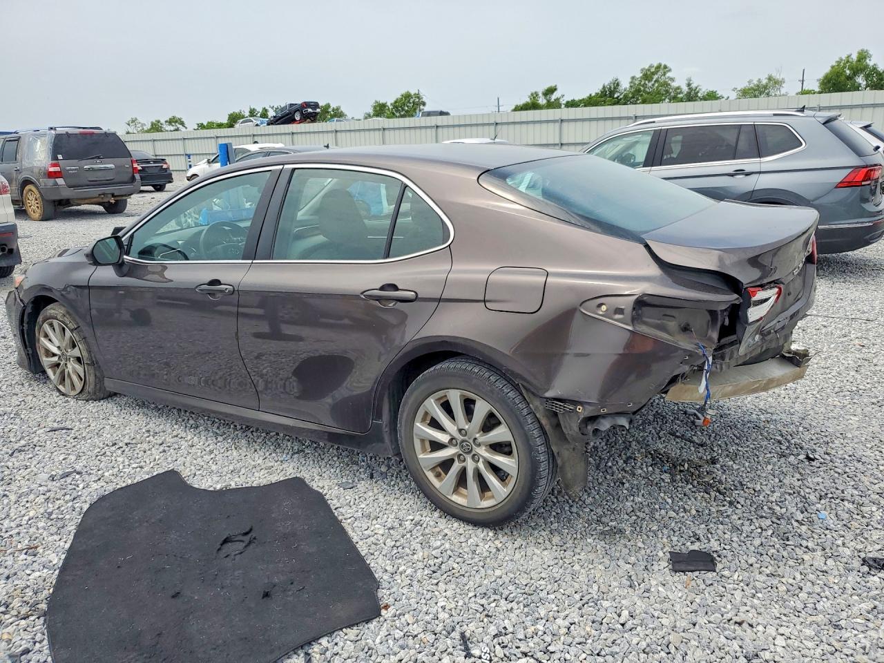 2018 Toyota Camry Le - Фото 2