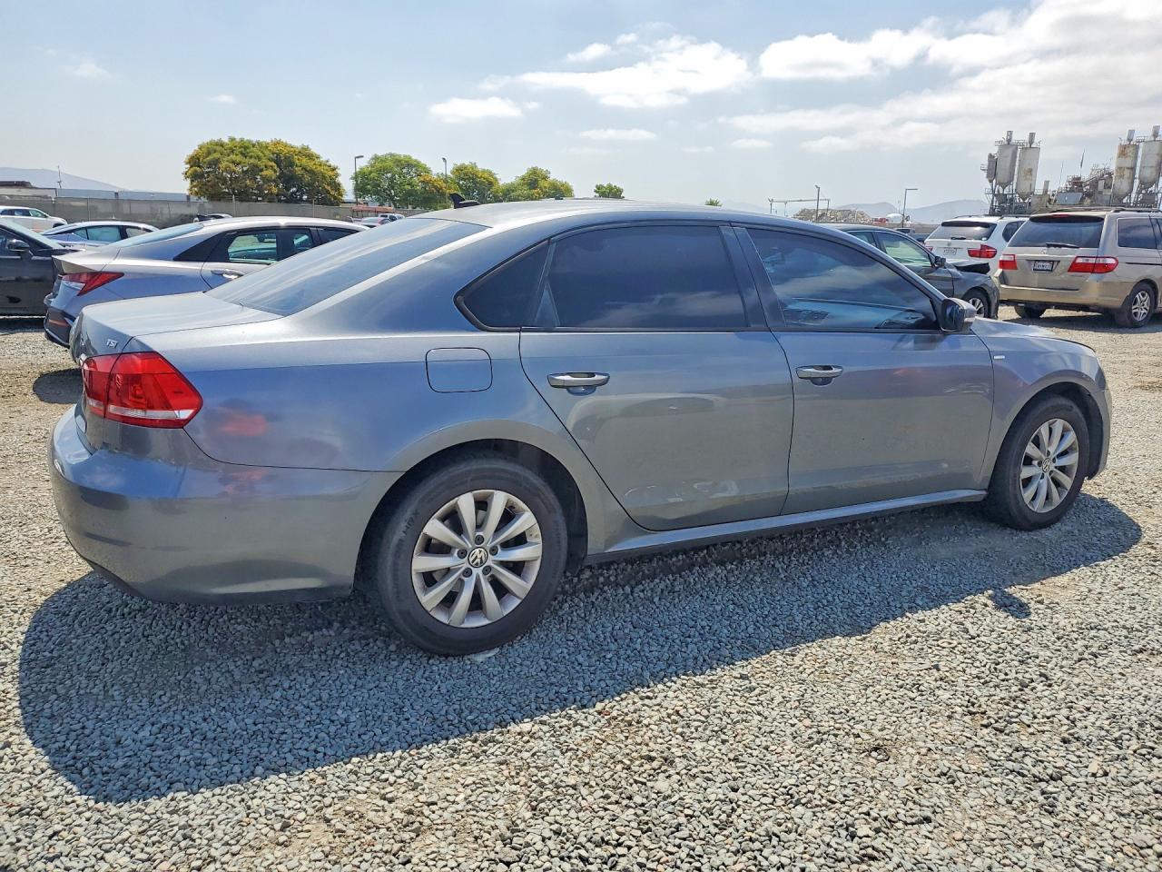 2014 Volkswagen Passat S - Фото 3