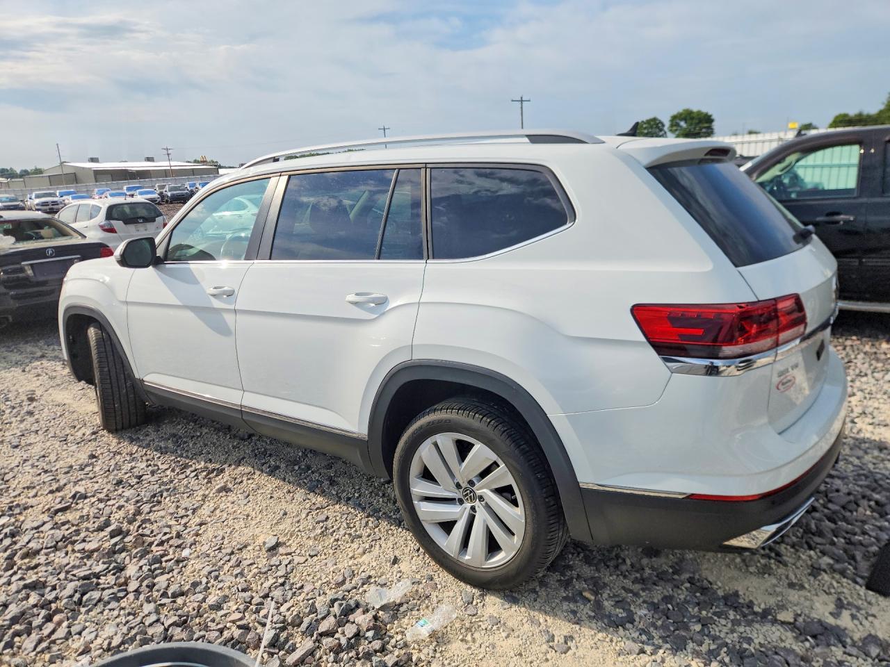2021 Volkswagen Atlas - Image 2