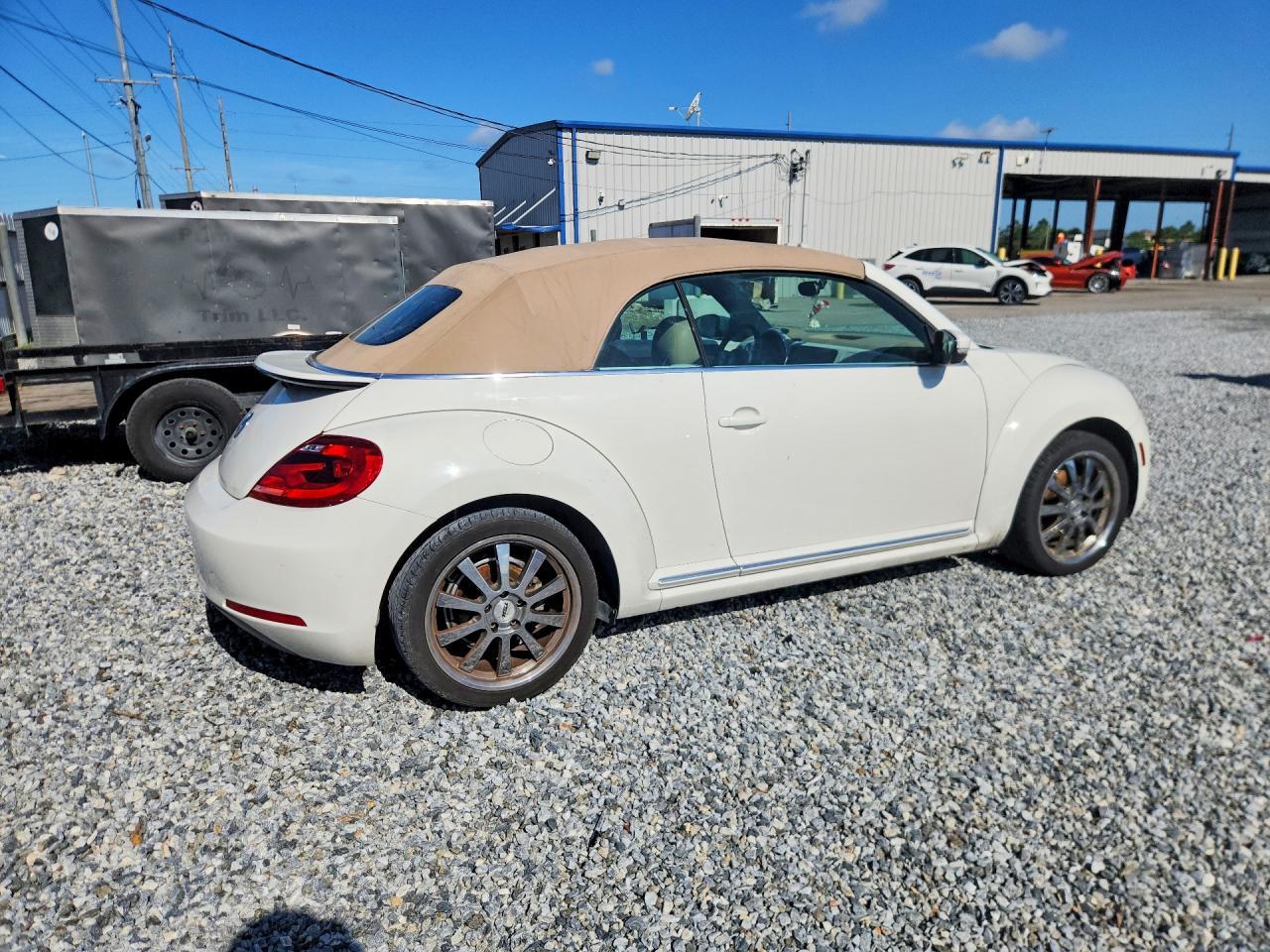 2013 Volkswagen Beetle - Фото 3