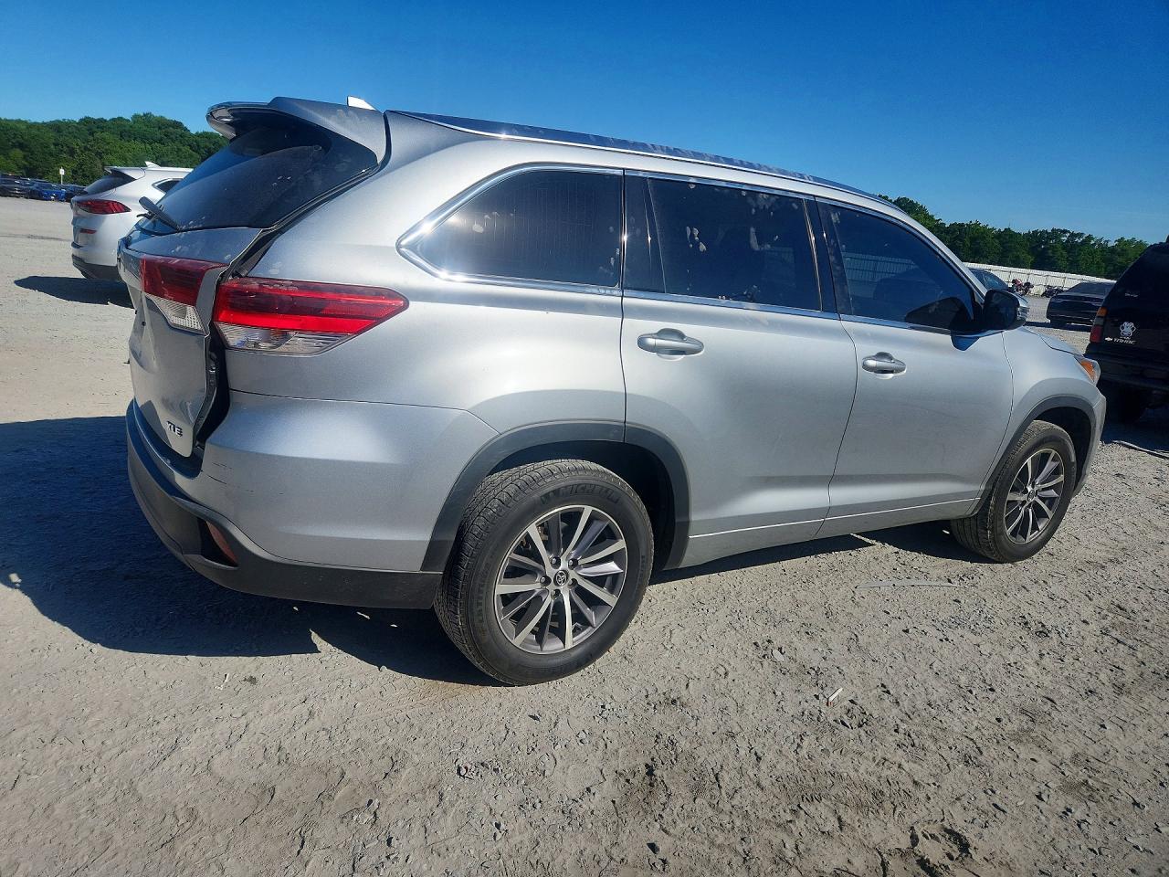 2018 Toyota Highlander Xle - Фото 3