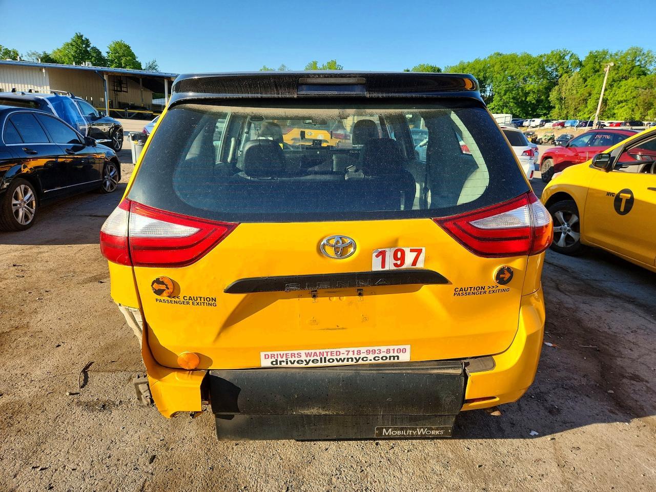 2016 Toyota Sienna L 7-Passenger - Image 6