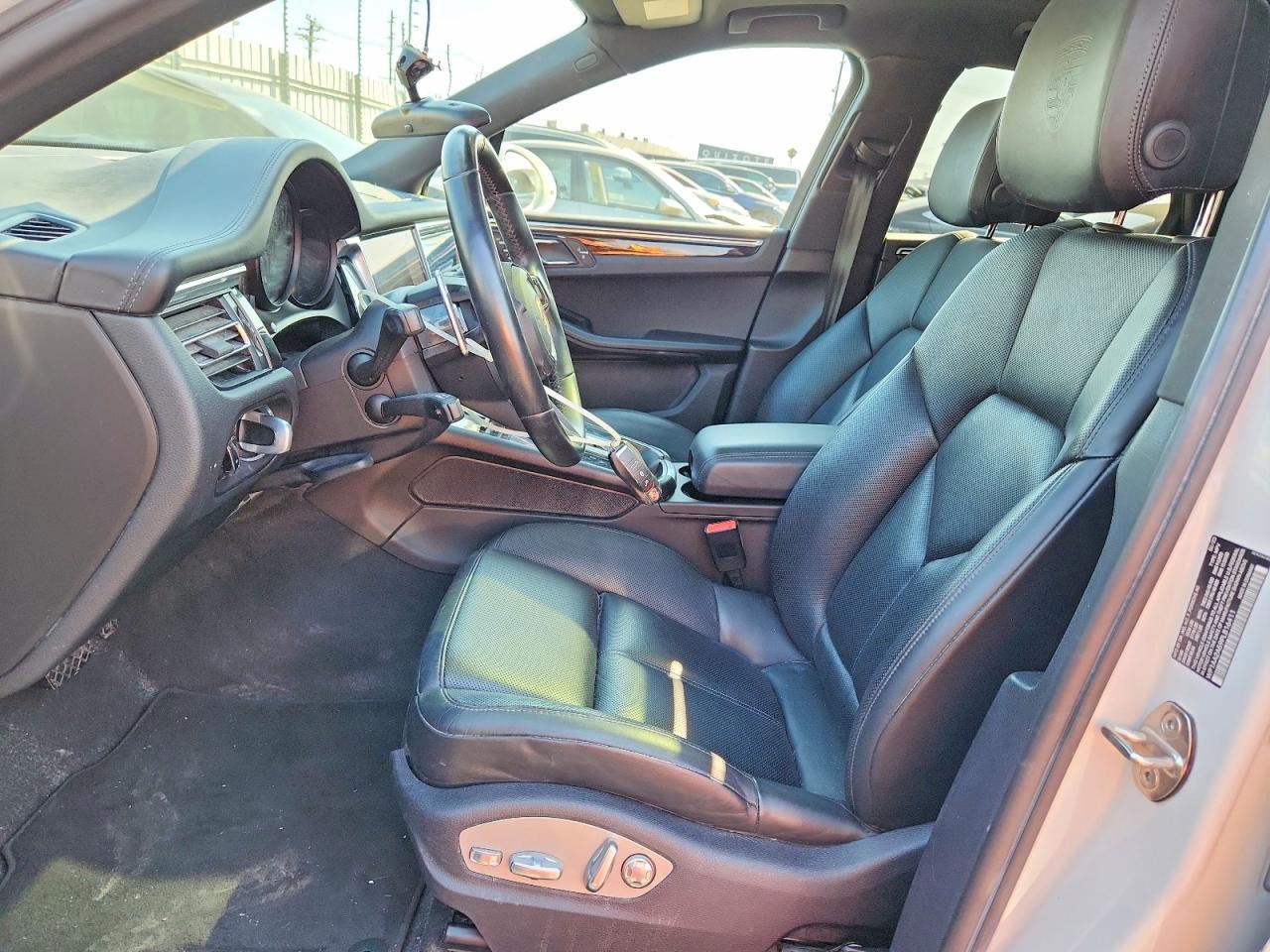 2023 Porsche Macan Base - Image 7