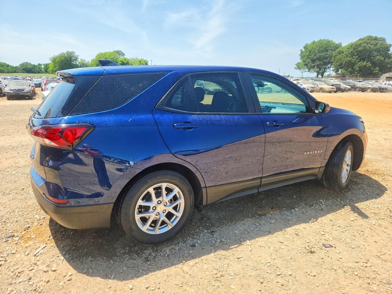 2023 Chevrolet Equinox Ls - Фото 3