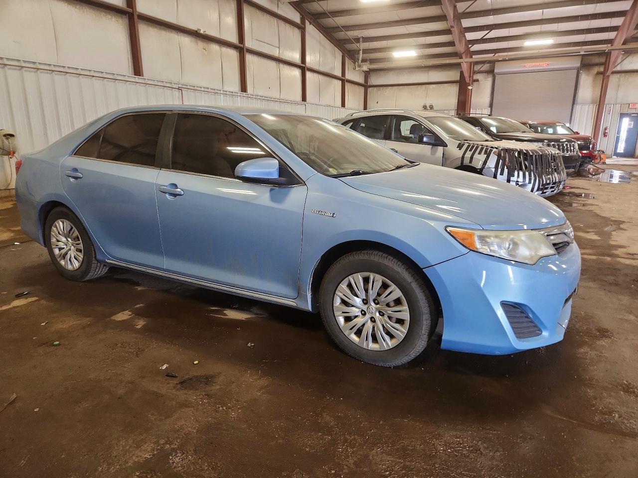 2012 Toyota Camry Hybrid Le - Image 4