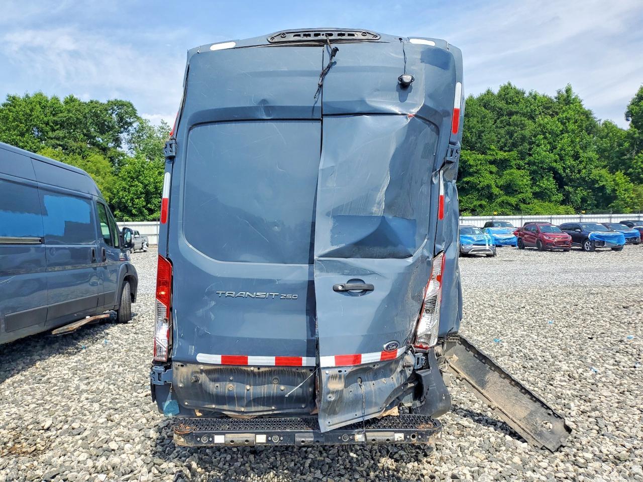 2020 Ford Transit 250 Delivery Van - Фото 6