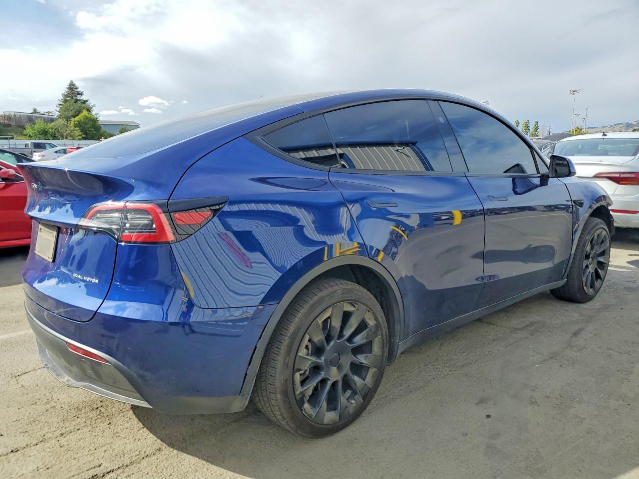 2024 Tesla Model Y - Фото 3