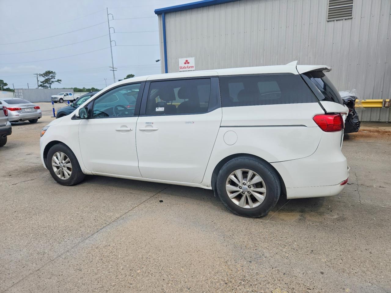 2017 Kia Sedona Lx - Фото 2