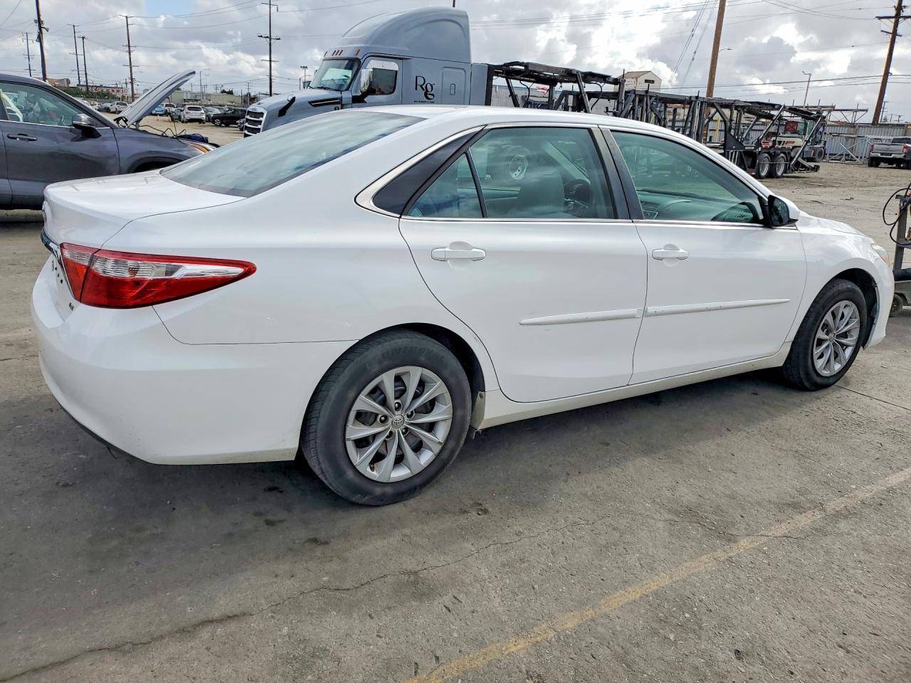 2015 Toyota Camry Le - Image 3