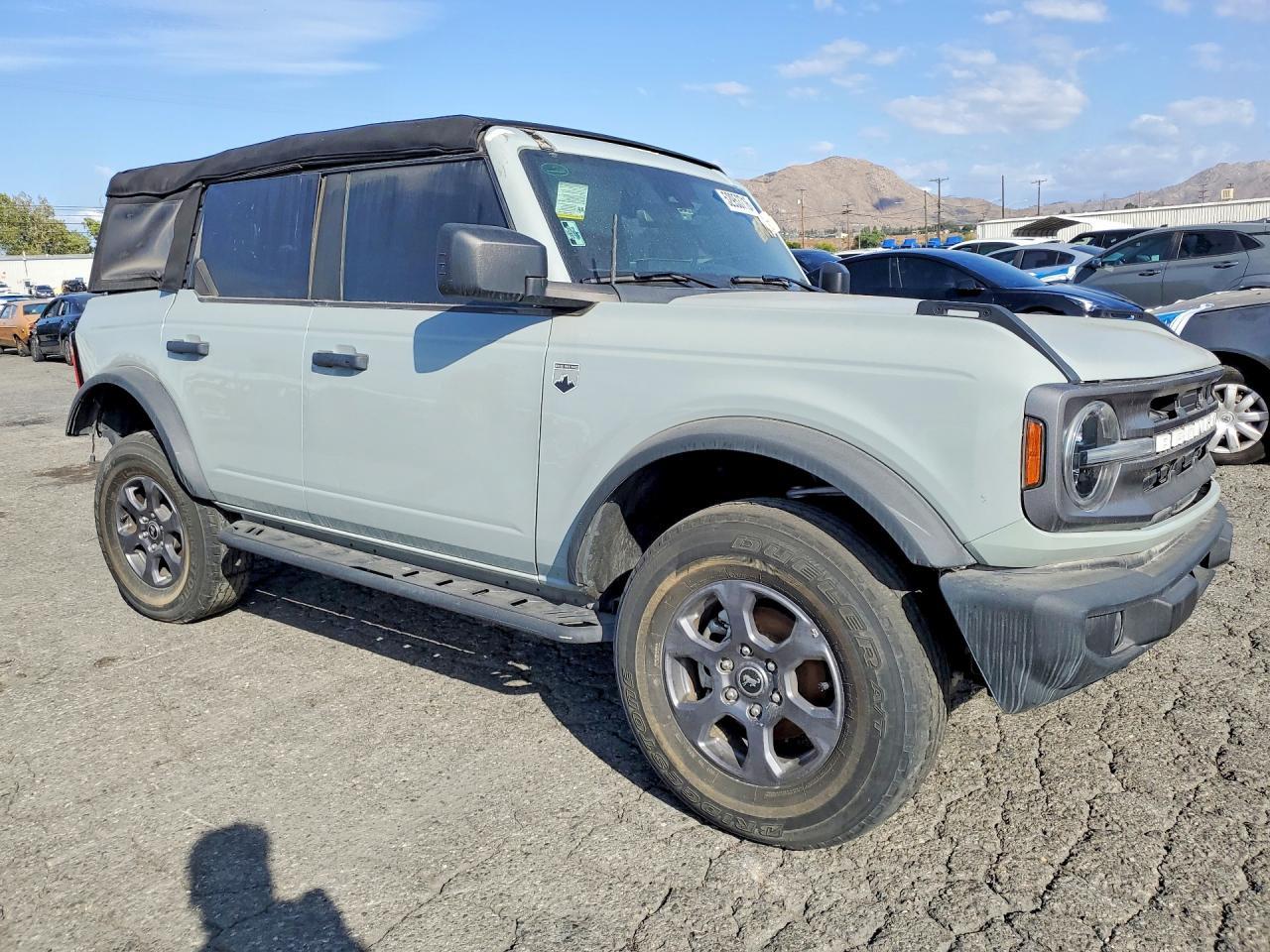 2023 Ford Bronco Base - Image 4