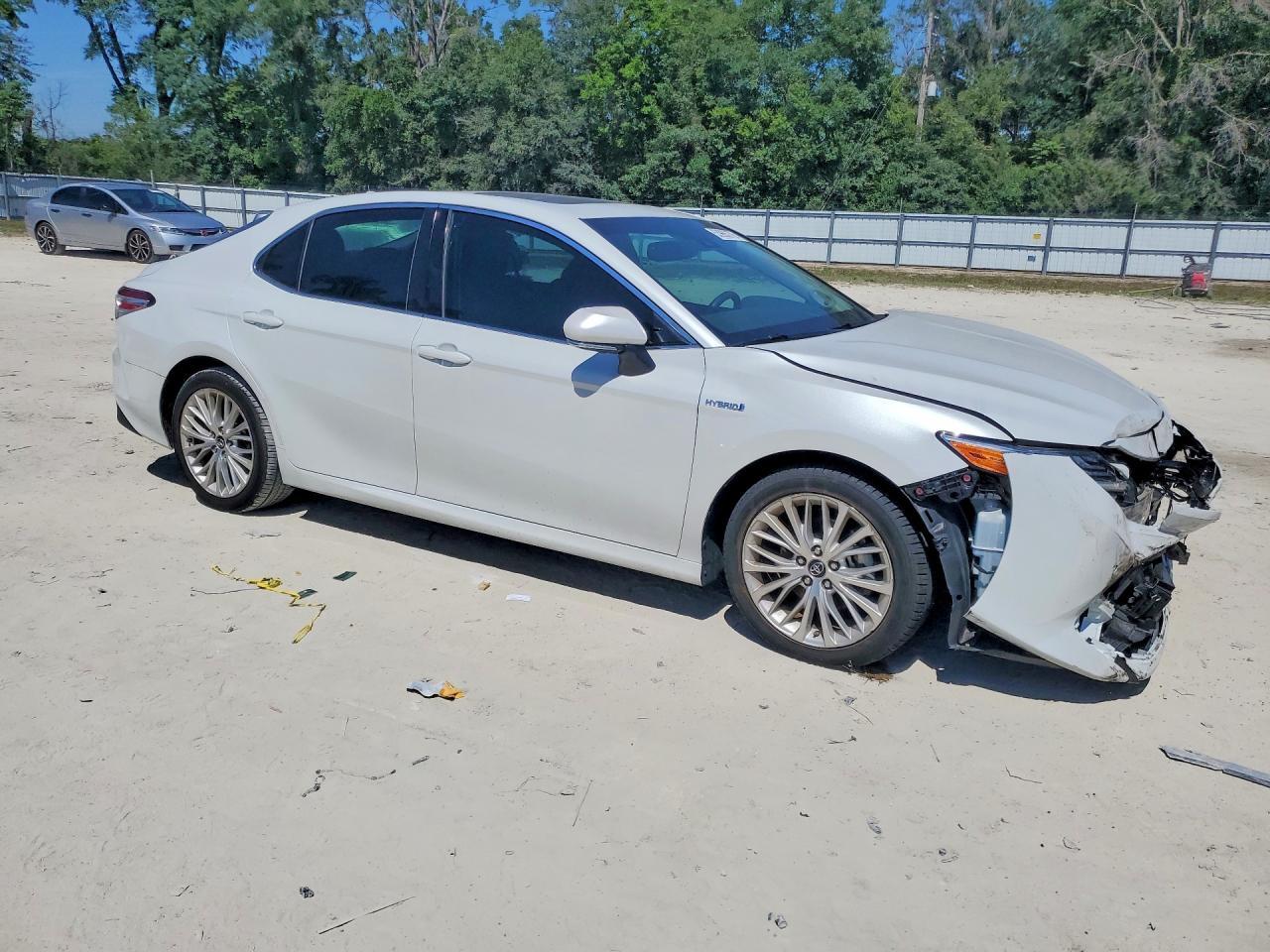 2018 Toyota Camry Hybrid Xle - Image 4