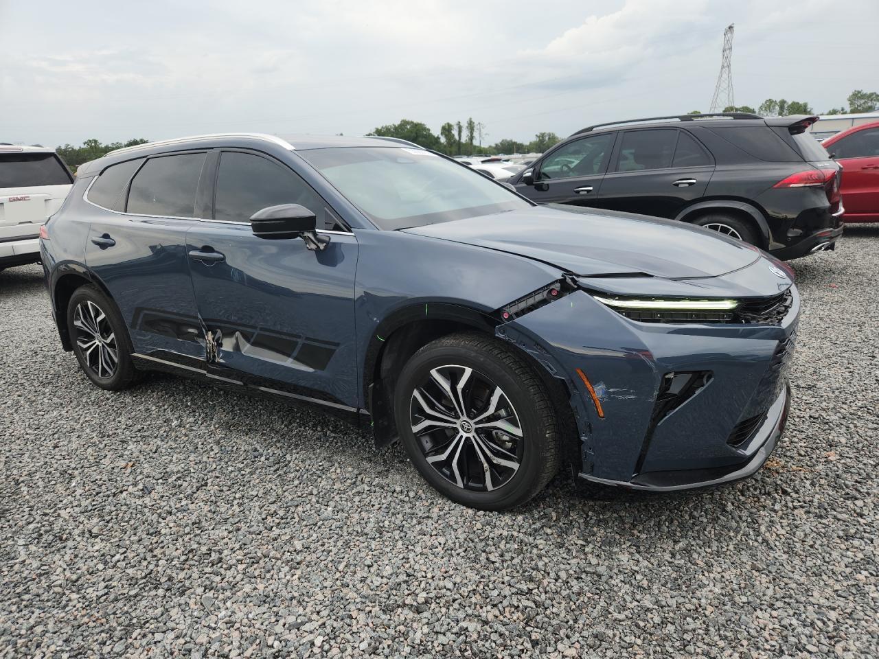 2025 Toyota Crown Signia Xle - Image 4