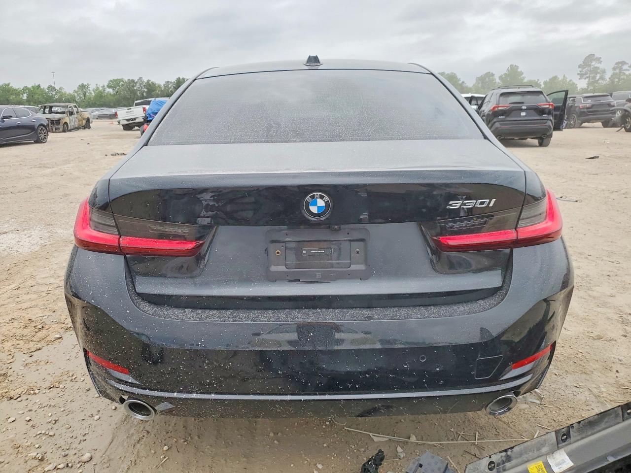 2025 BMW 330I - Фото 6
