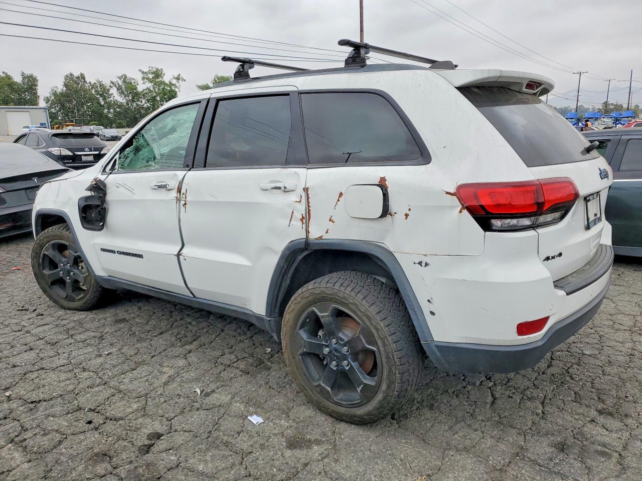 2019 Jeep Grand Cherokee Laredo - Image 2