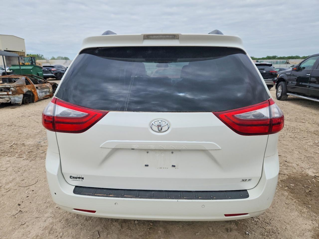 2020 Toyota Sienna Xle 8-Passenger - Image 6