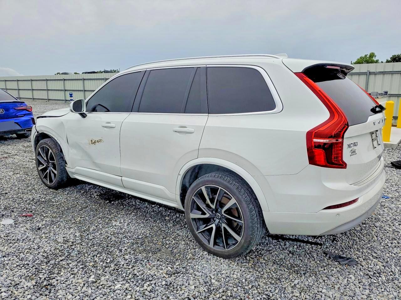2022 Volvo Xc90 T6 Momentum - Image 2