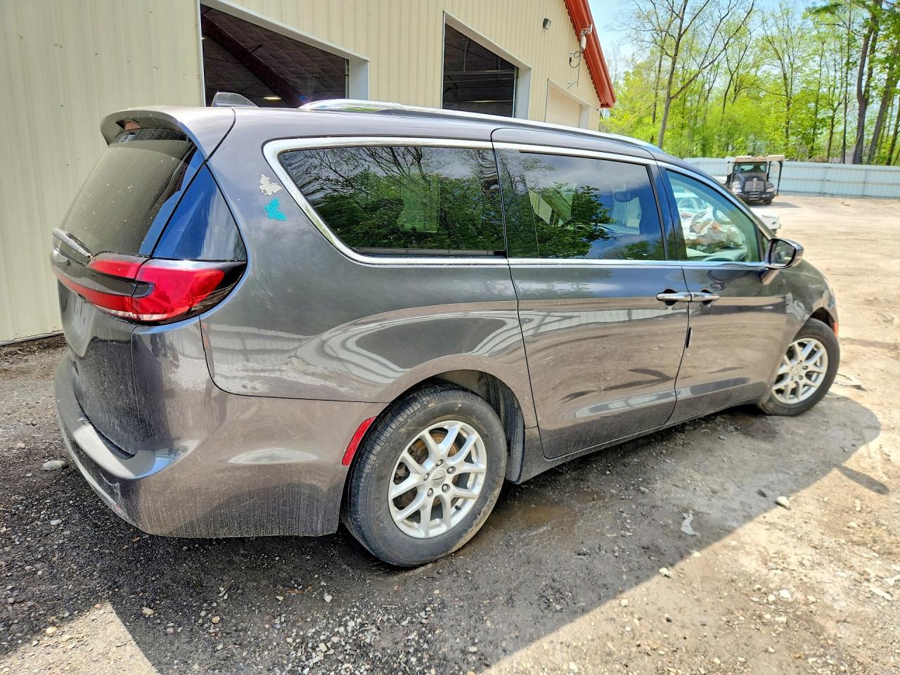 2021 Chrysler Pacifica Touring L - Image 3