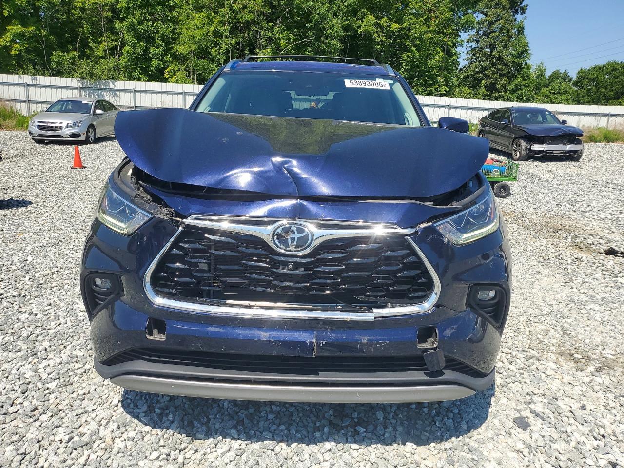 2023 Toyota Highlander Platinum - Image 5