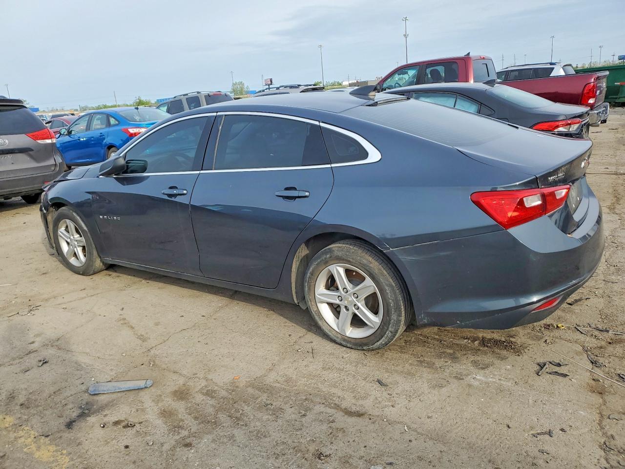2021 Chevrolet Malibu Ls - Фото 2