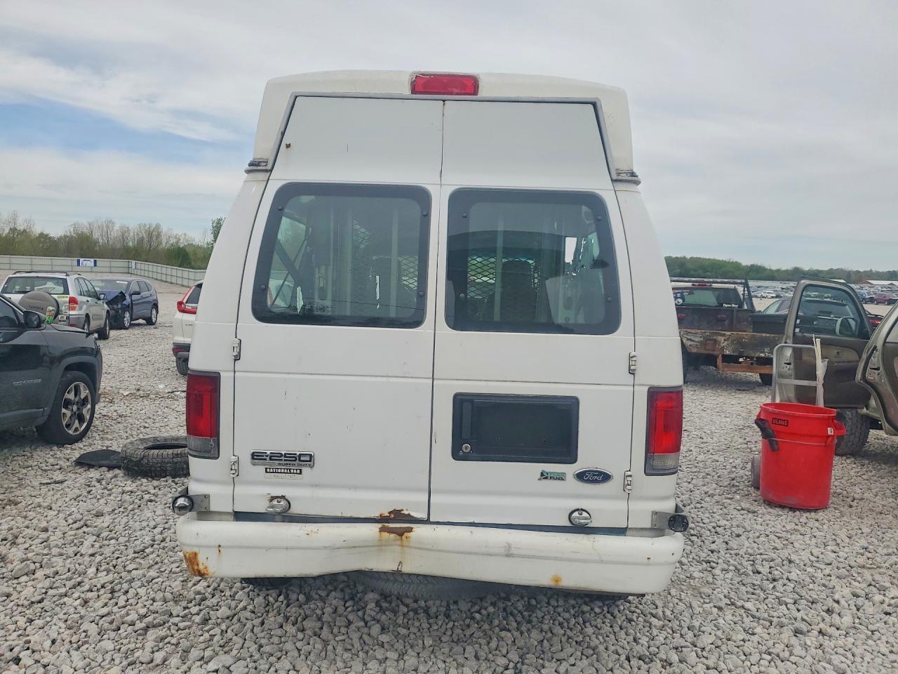 2009 Ford Econoline E250 Van - Фото 6