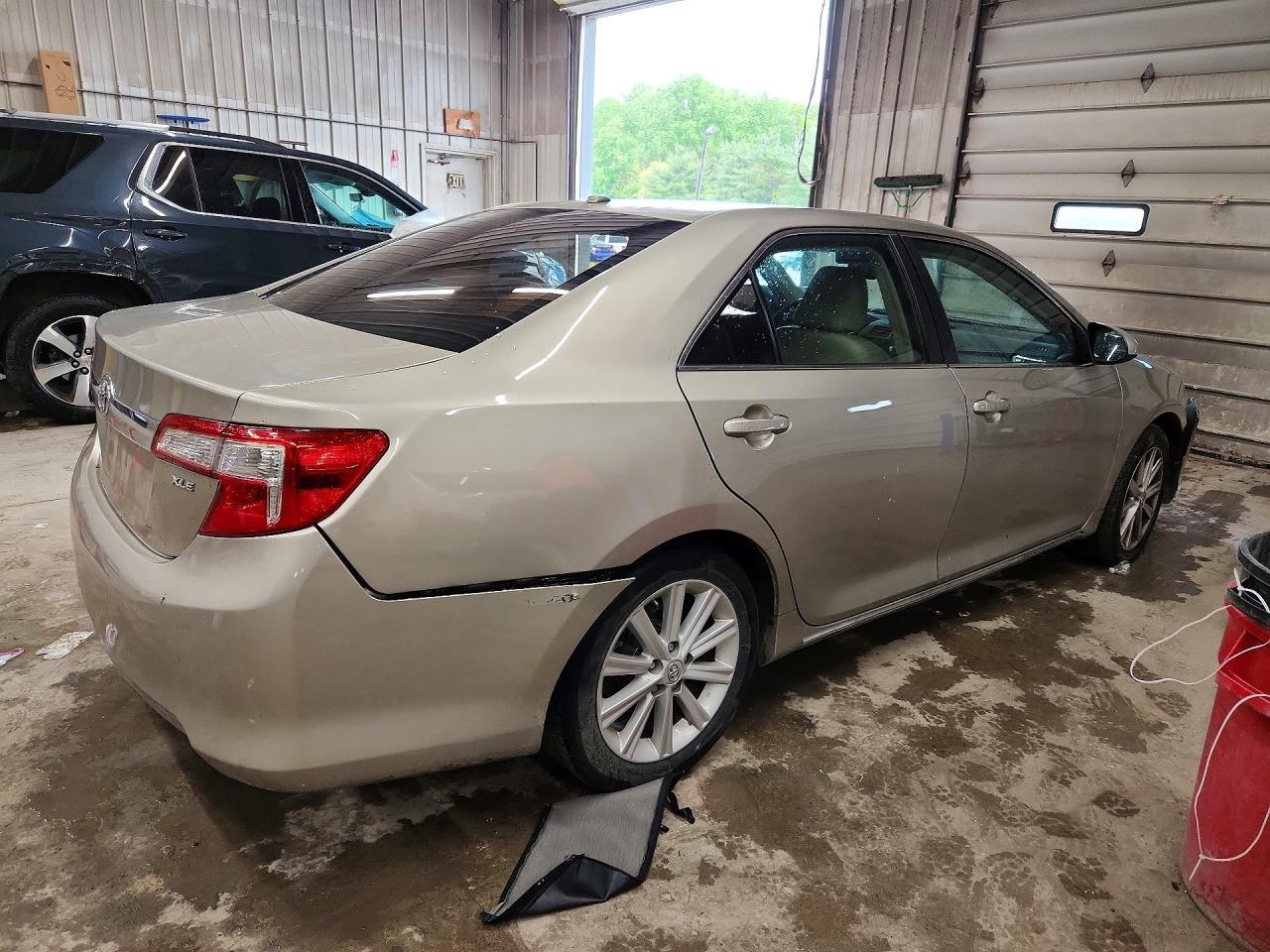 2014 Toyota Camry Xle V6 - Фото 3