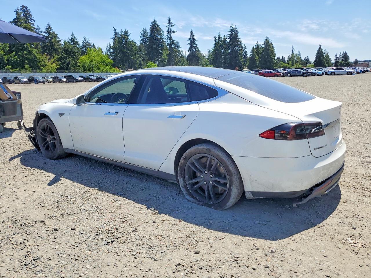 2014 Tesla Model S - Image 2