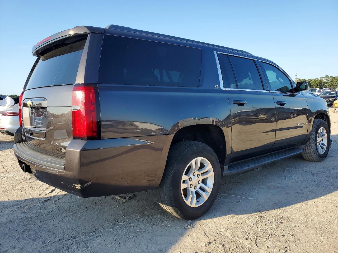 2016 Chevrolet Suburban C1500 Ls - Фото 3