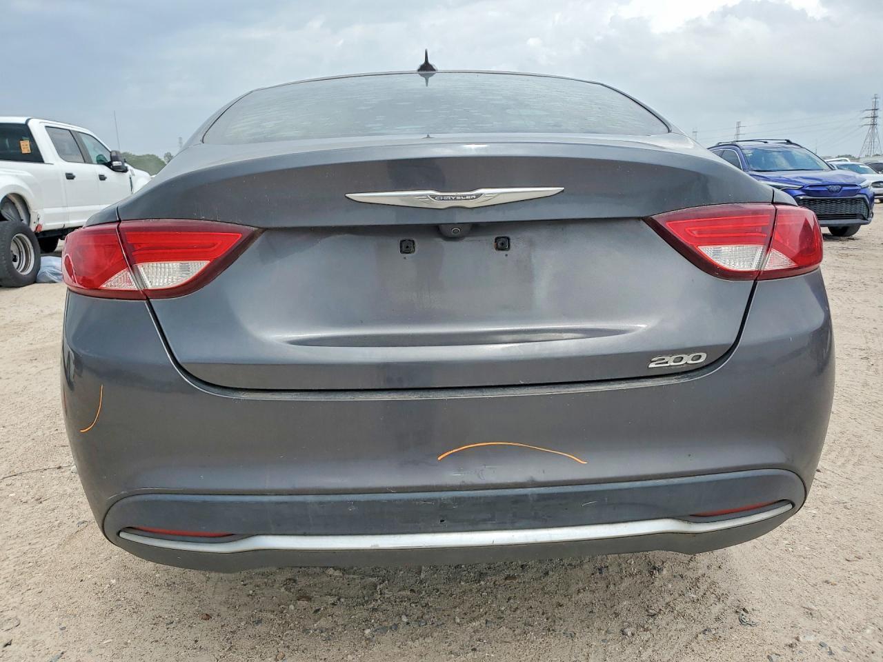 2016 Chrysler 200 Limited - Image 6