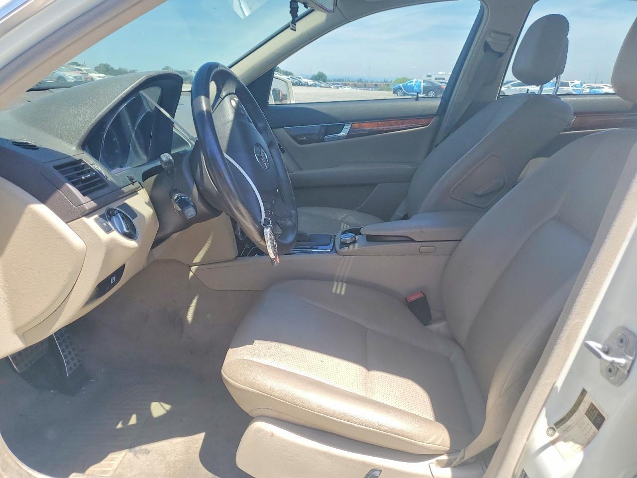 2011 Mercedes-Benz C 300 - Фото 7